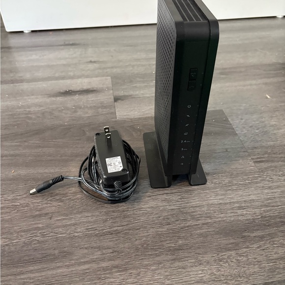 Netgear Black Wired Router - Picture 2 of 10